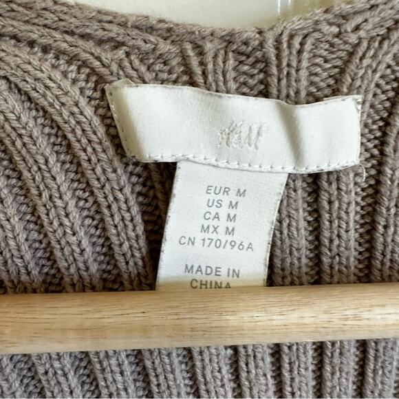 H&M women’s sweater shawl medium tan - Picture 3 of 7